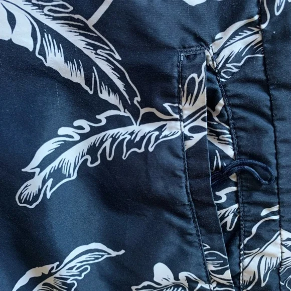 Men swimming trunk, printed white & blue. Size L & even maybe bigger. - Picture 6 of 6